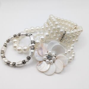 Set of 4 Faux Pearl Stretch Bracelets
